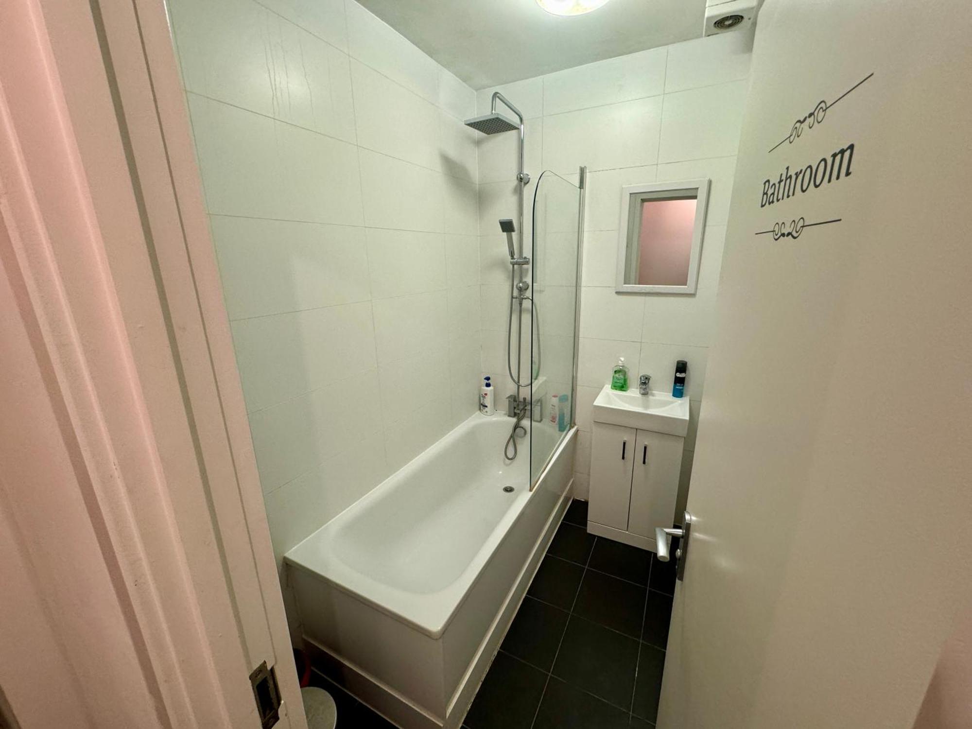 Cosmopolitan Comfort Private Bedrooms In Euston 106 London Luaran gambar